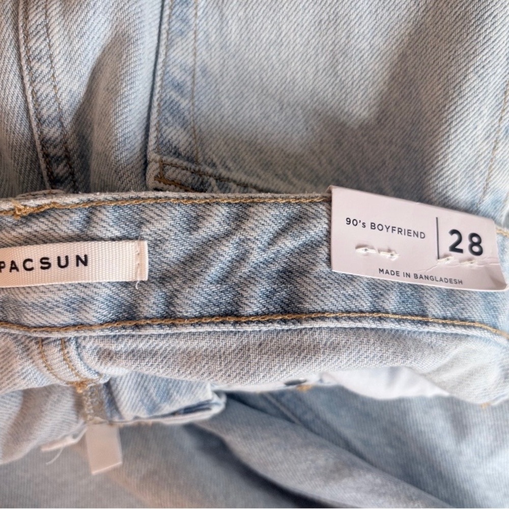 PacSun 90’s Boyfriend Jeans Size 28 Light Wash Distressed Raw Hem NWT - Picture 10 of 12